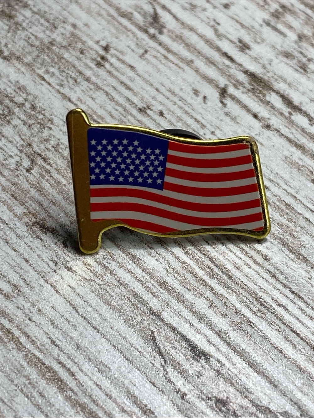 American Flag Lapel Pin Gold Tone USA Patriotic Enamel Hat Jacket Pin